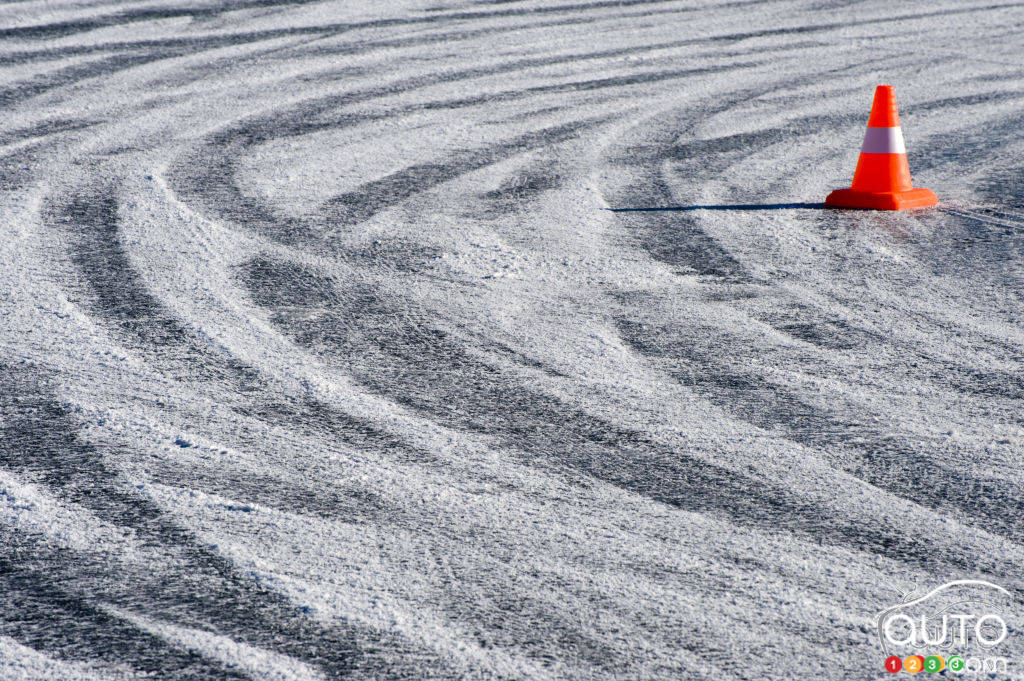 Winter driving tips: controlled sliding (video)